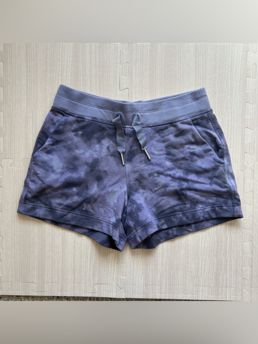 Athleta Women's Balance Printed 4” Shortie Purple Shorts. XS